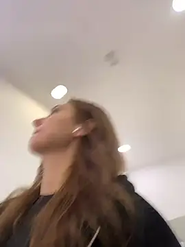 QuitieLia with friend camshow